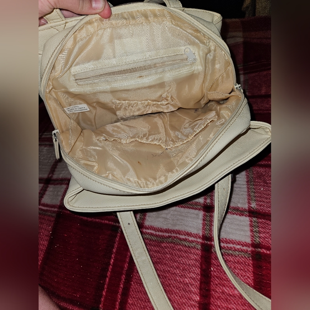 =^100% vinyl cream colored purse - Picture 10 of 11
